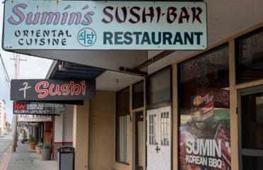 Sumins Restaurant & Sushi Bar